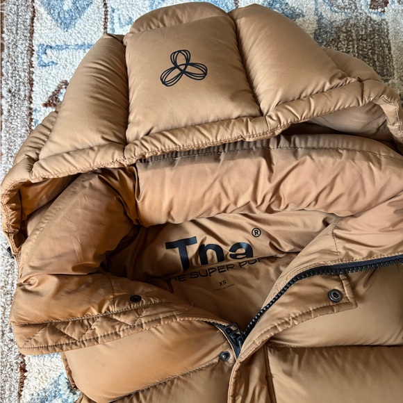 Aritzia puffer vest - Picture 3 of 4